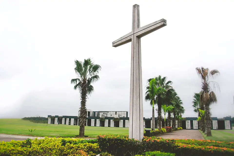 Cruz monumental del camposanto de Santa Rosa