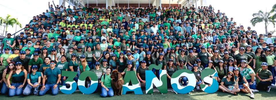 Equipo de colaboradores celebra 30 años de servicio