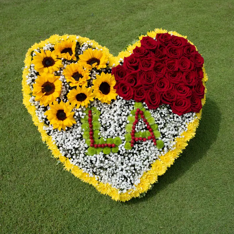 Corazon con iniciales