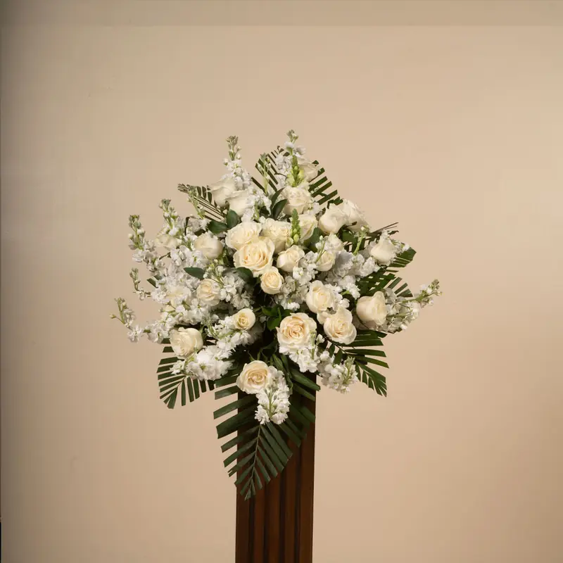 Ofrenda cofre, arreglo de flores elegante